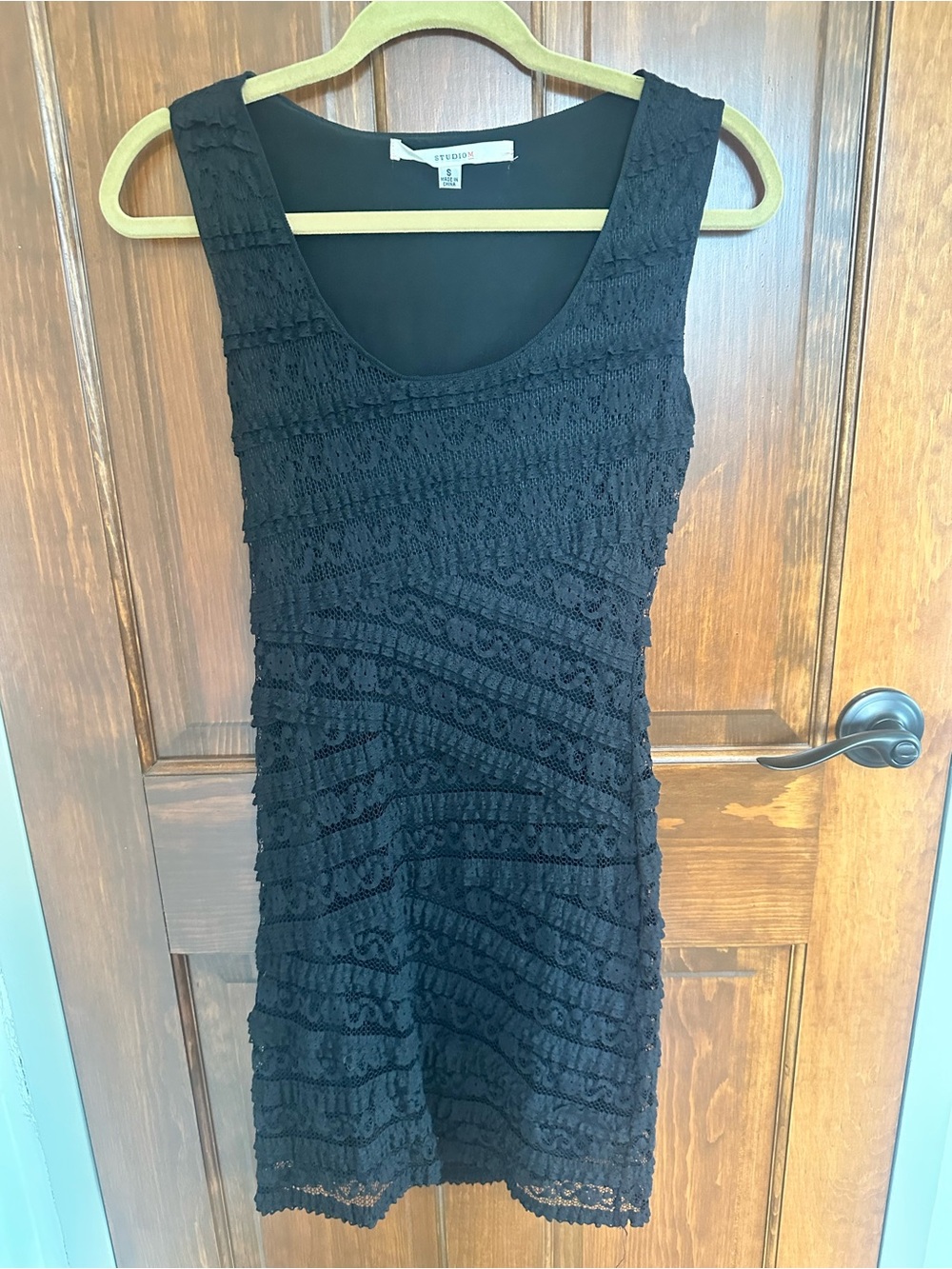 Studio M Black Sleeveless Lace Mini Dress